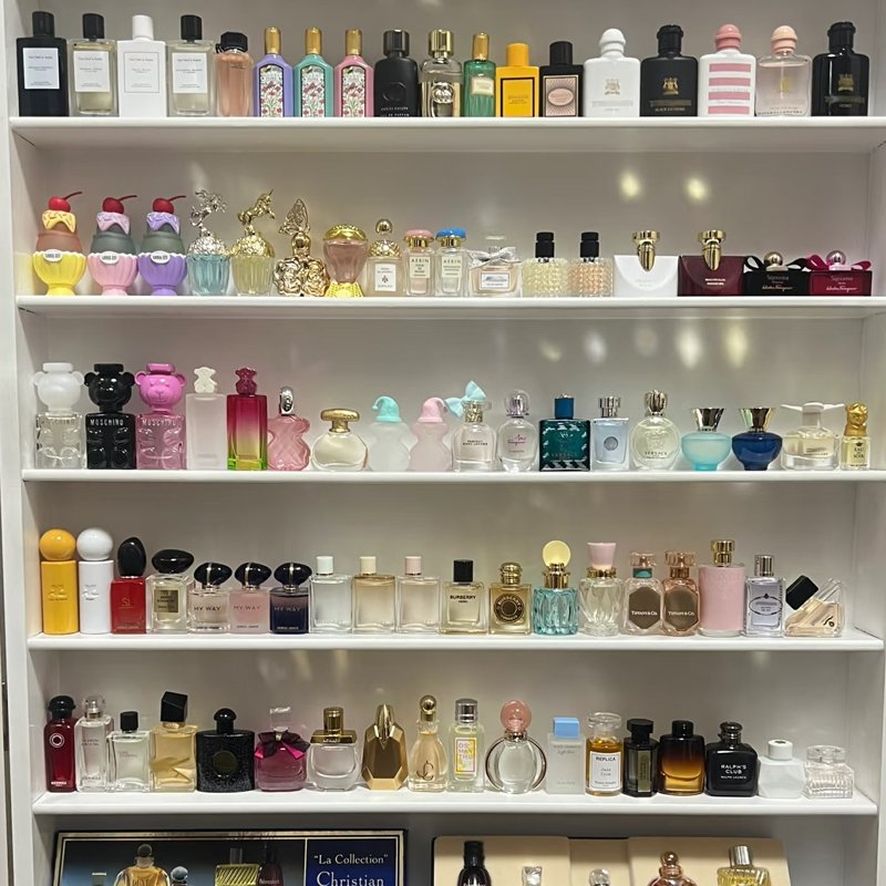 mini perfumes (200pcs random selection) (复制)